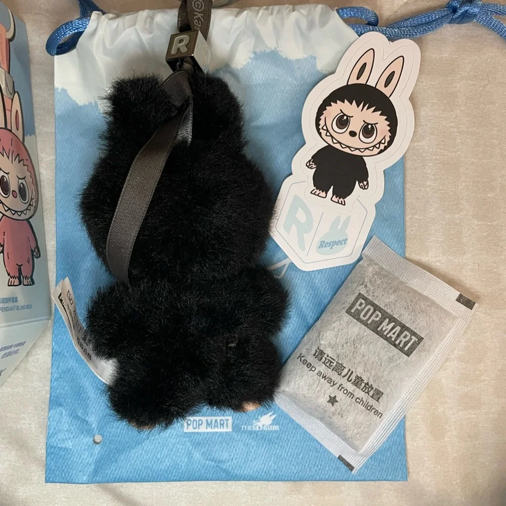 Labubu Pin for Love - R - Picture 7 of 8